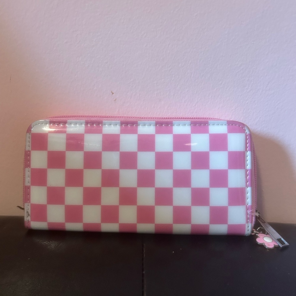 Pink Clair’s wallet